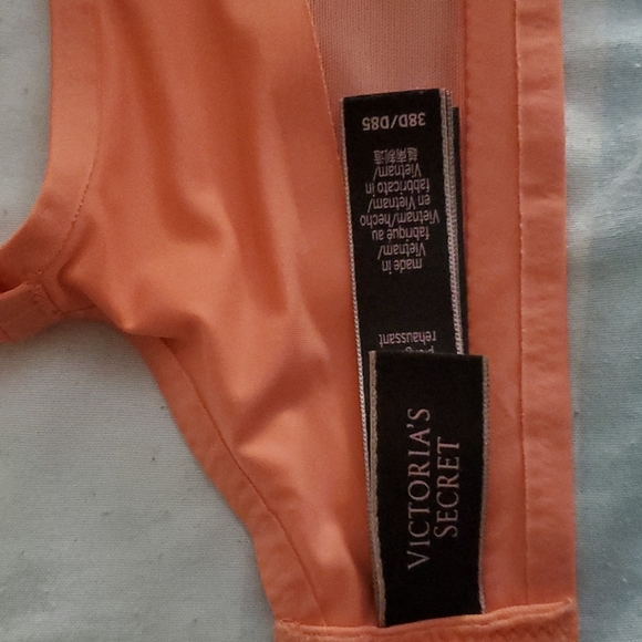 Bras - Picture 2 of 7